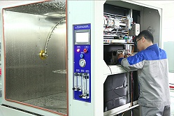 【岳信】--車間技術(shù)人員調(diào)試機器